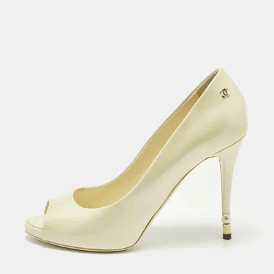 Pre-owned Chanel Size 40 Cream Patent Leather Cc Pearl Embellished Heel Peep Toe Pumps In White
