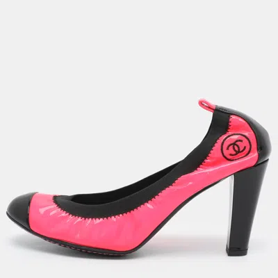 Pre-owned Chanel Size 40 Neon Pink/black Elastane And Patent Leather Scrunch Pumps