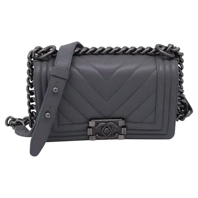 Pre-owned Chanel Small Boy Flap Shoulder Bag In Grey Calf Leather In Gray