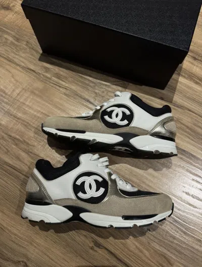 Pre-owned Chanel Sneakers In White