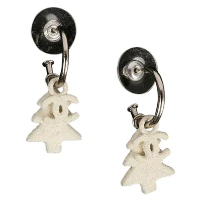 Pre-owned Chanel "snow" Earrings In Silver Metal Figuring A White Tree