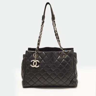 Pre-owned Chanel Soft And Chic Small Black Quilted Leather Tote