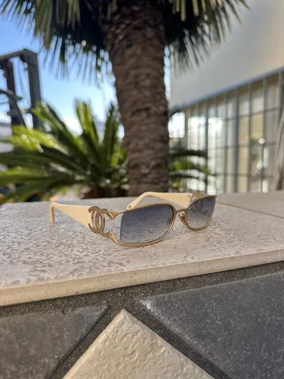 Pre-owned Chanel Sunglasses Vintage 4024 L3028621 In Sand