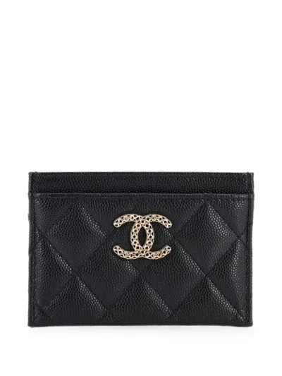 Pre-owned Chanel Textured Cc Quilted Caviar Card Holder In Black
