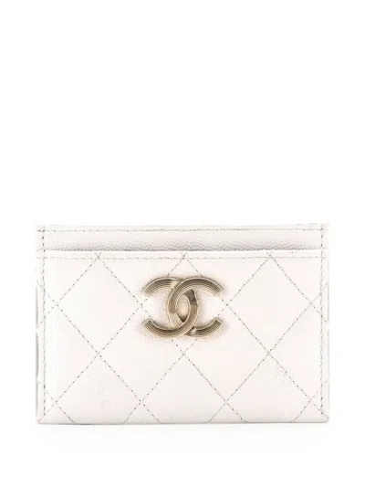 Pre-owned Chanel Textured Cc Quilted Caviar Card Holder In White
