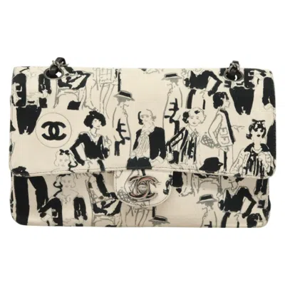 Pre-owned Chanel Timeless Canvas Shoulder Bag () In White