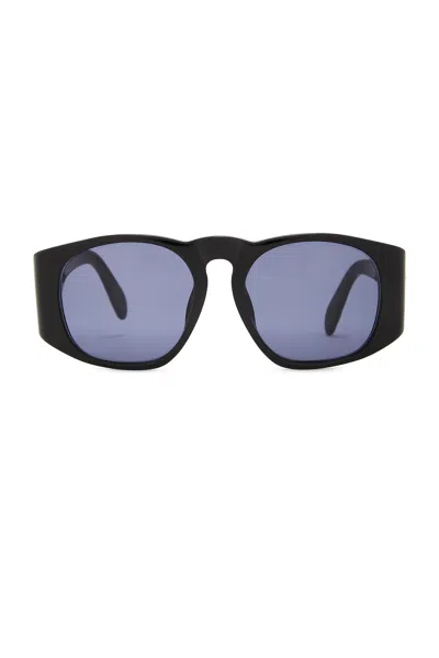 Pre-owned Chanel Tinted Oversized Sunglasses In Black