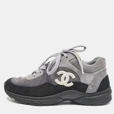 Pre-owned Chanel Tricolor Suede Cc Lace Up Sneakers Size 36 In Grey