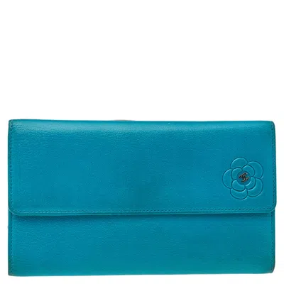 Pre-owned Chanel Turquoise Leather Cc Camellia Flap Continental Wallet In Blue
