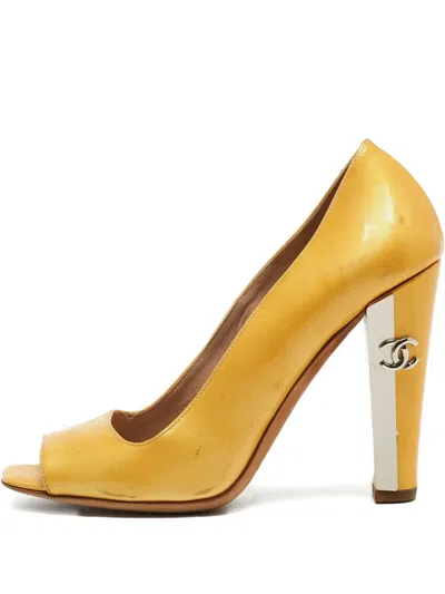 Pre-owned Chanel Two-tone Patent-finish Leather Pumps In Yellow