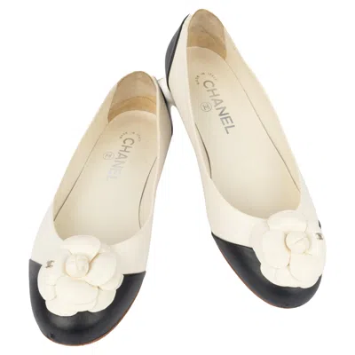 Pre-owned Chanel Two-tone Leather Ballet Pumps In Sand