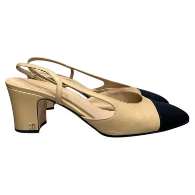 Pre-owned Chanel Two-tone Leather Slingback Pumps Eu 42 With Cc-logo Block Heels In Brown