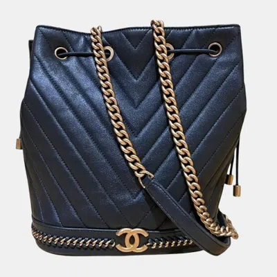 Pre-owned Chanel V-stitched Chain Shoulder Bag In Black