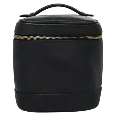 Pre-owned Chanel Vanity Leather Clutch Bag () In Black