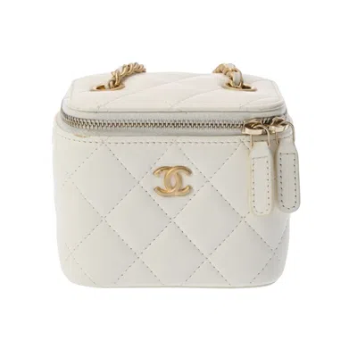 Pre-owned Chanel Vanity Leather Shopper Bag () In White