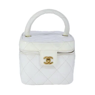 Pre-owned Chanel Vanity White Patent Leather Clutch Bag ()