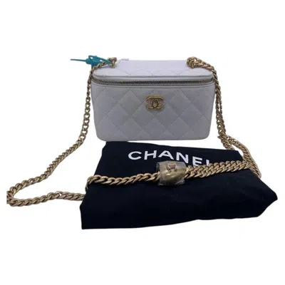 Pre-owned Chanel Vanity With Chain Bag Makeup Bag Caviar Skin White