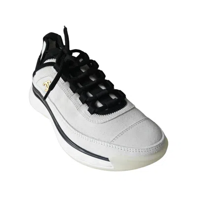 Pre-owned Chanel Velvet Calfskin & Mixed Fibers Cc Sneaker Ivory Black