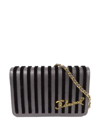 Pre-owned Chanel Velvet-detail Shoulder Bag In Gray