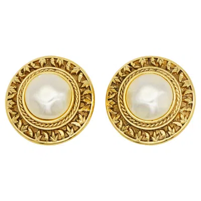 Pre-owned Chanel Vintage 1980s Textured Large White Round Pearl Leaf Relief Lace Earrings