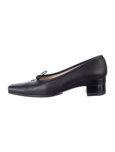 Pre-owned Chanel Vintage 2000 Pumps In Black