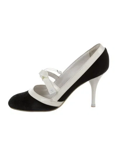 Pre-owned Chanel Vintage 2003 Pumps In Black