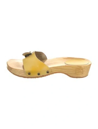 Pre-owned Chanel Vintage 2004 Slides In Yellow