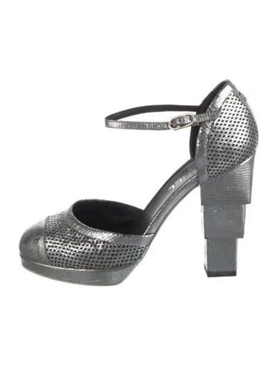 Pre-owned Chanel Vintage 2008 Pumps In Metallic/silver