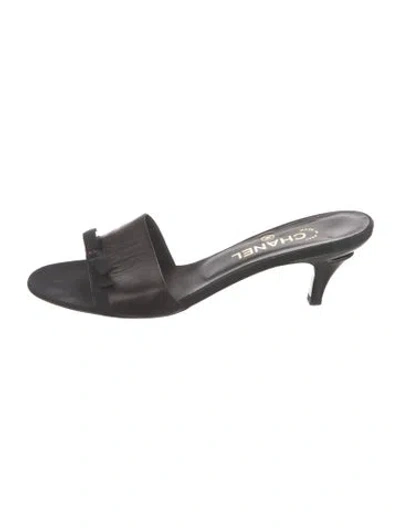 Pre-owned Chanel Vintage 2009 Slides In Black