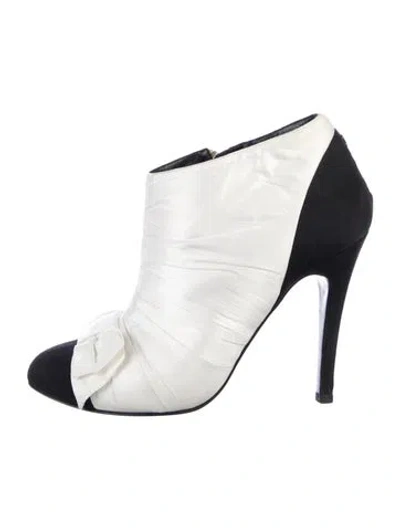 Pre-owned Chanel Vintage 2010 Boots In White