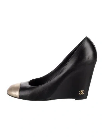 Pre-owned Chanel Vintage 2010 Pumps In Multi