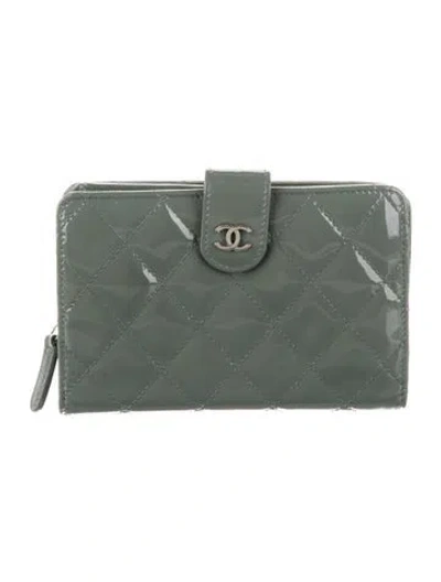 Pre-owned Chanel Vintage 2010-2011 French Purse In Gray