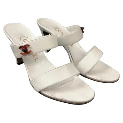 Pre-owned Chanel Vintage 90s  White Lambskin Cc Sandal Heels