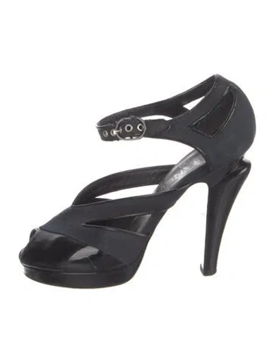 Pre-owned Chanel Vintage Canvas Pumps In Blue