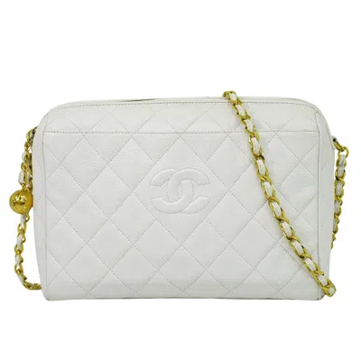 Pre-owned Chanel Vintage Diamond Cc Camera Shoulder Bag Quilted Caviar Leather Bag () In White
