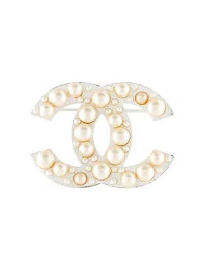 Pre-owned Chanel Vintage Faux Pearl Cc Brooch In White