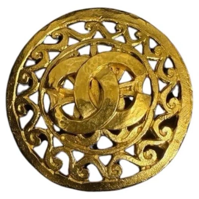 Pre-owned Chanel Vintage Gold Cc Filigree Circle Brooch In Multiple