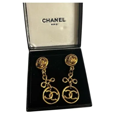 Pre-owned Chanel Vintage Gold Cc Logo Knot Dangle? Clip On Earrings In Multiple