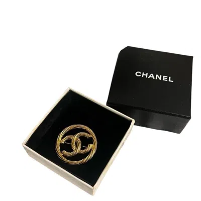 Pre-owned Chanel Vintage Gold Circle Cc Brooch In Multiple