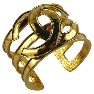 Pre-owned Chanel Vintage Gold Toned Openwork Cc Logo Cuff Bracelet In Multi