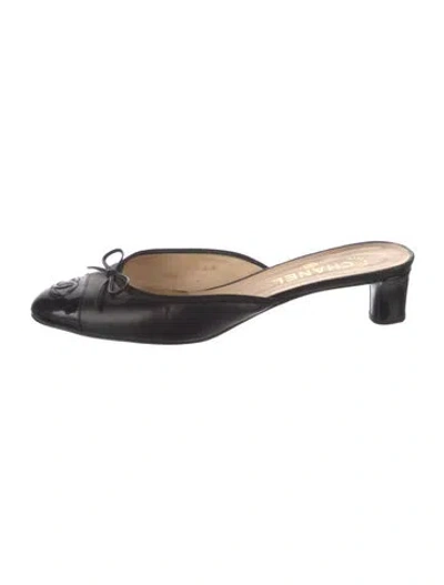 Pre-owned Chanel Vintage Interlocking Cc Logo Mules In Black