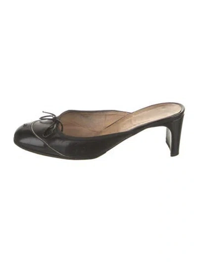 Pre-owned Chanel Vintage Interlocking Cc Logo Mules In Black