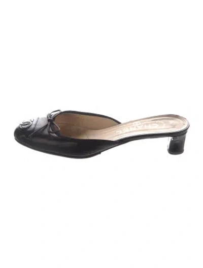 Pre-owned Chanel Vintage Interlocking Cc Logo Mules In Black