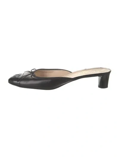 Pre-owned Chanel Vintage Interlocking Cc Logo Mules In Black
