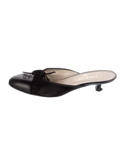 Pre-owned Chanel Vintage Interlocking Cc Logo Mules In Black
