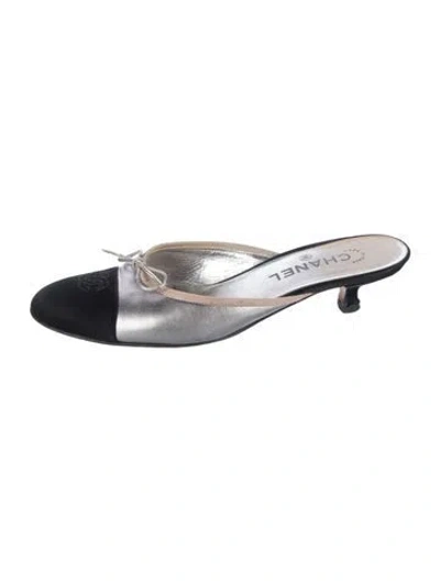 Pre-owned Chanel Vintage Interlocking Cc Logo Mules In Silver