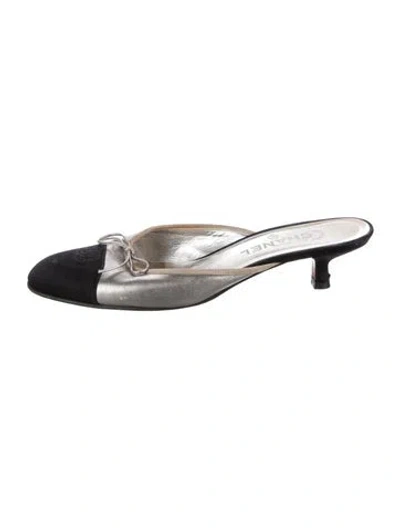 Pre-owned Chanel Vintage Interlocking Cc Logo Mules In Silver