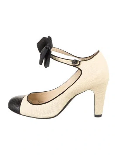 Pre-owned Chanel Vintage Interlocking Cc Logo Pumps