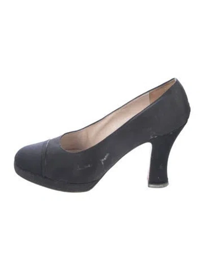 Pre-owned Chanel Vintage Interlocking Cc Logo Pumps In Black