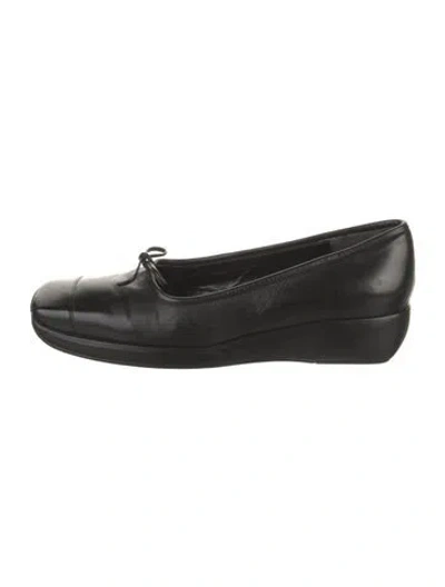 Pre-owned Chanel Vintage Late 1990's - Early 2000's Pumps In Black